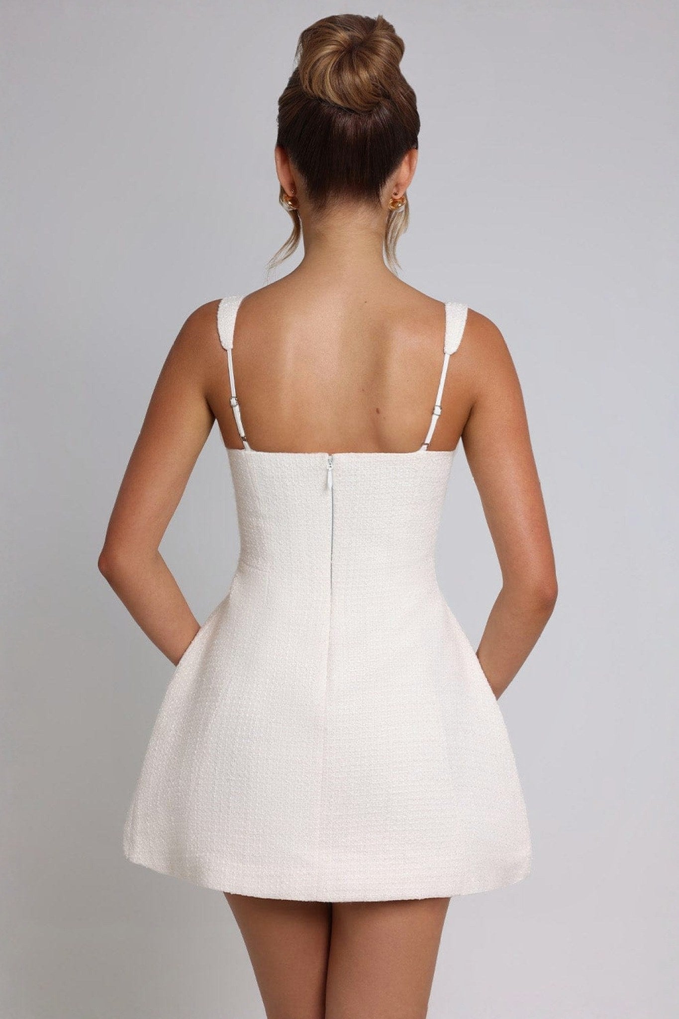 Ezabutus Elegant White Tweed Mini Dress With Square Neckline And Adjustable Straps